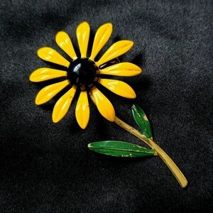 vintage 1960s black-eyed susan enamel flower brooch